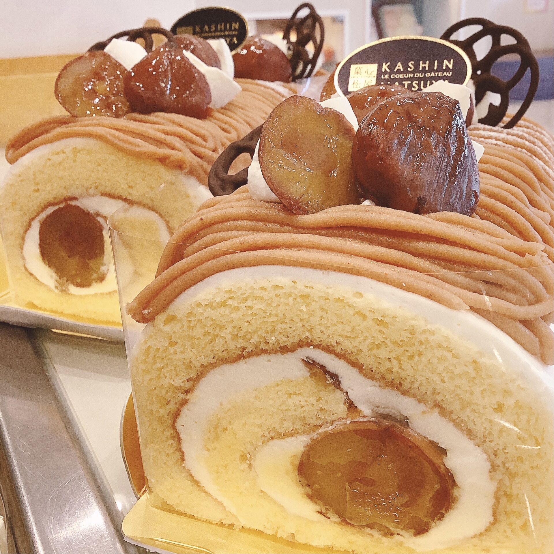 渋皮付き栗ロール始まりました🌰