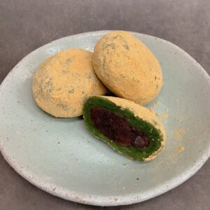 草餅好評販売中です！